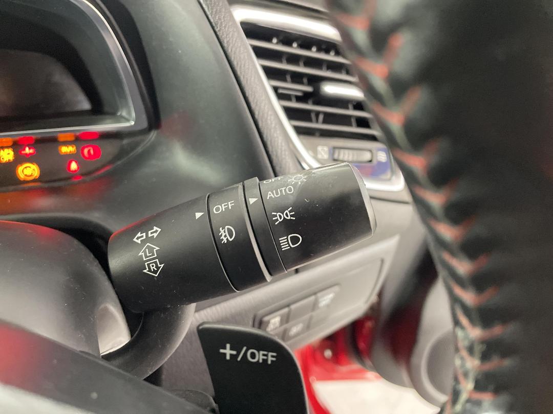 Photo '28' of Mazda Axela