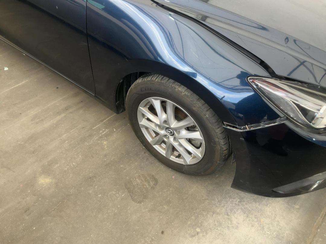 Photo '2' of Mazda Axela Hybrid