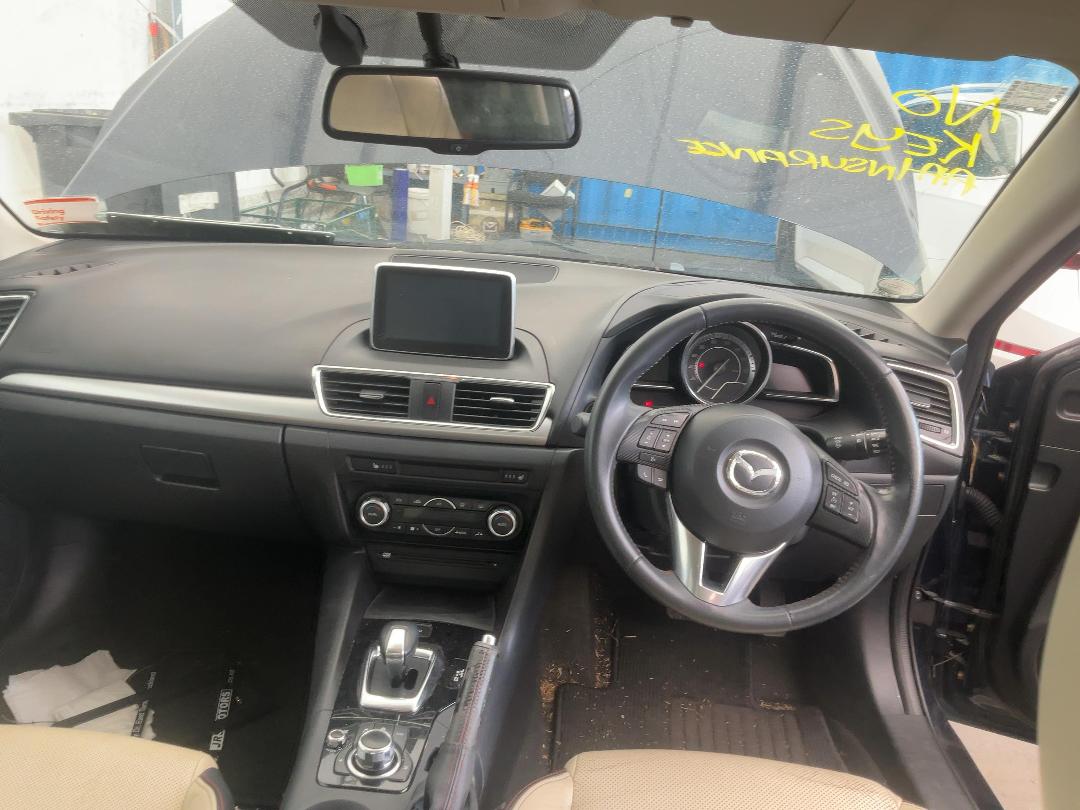 Photo '22' of Mazda Axela Hybrid