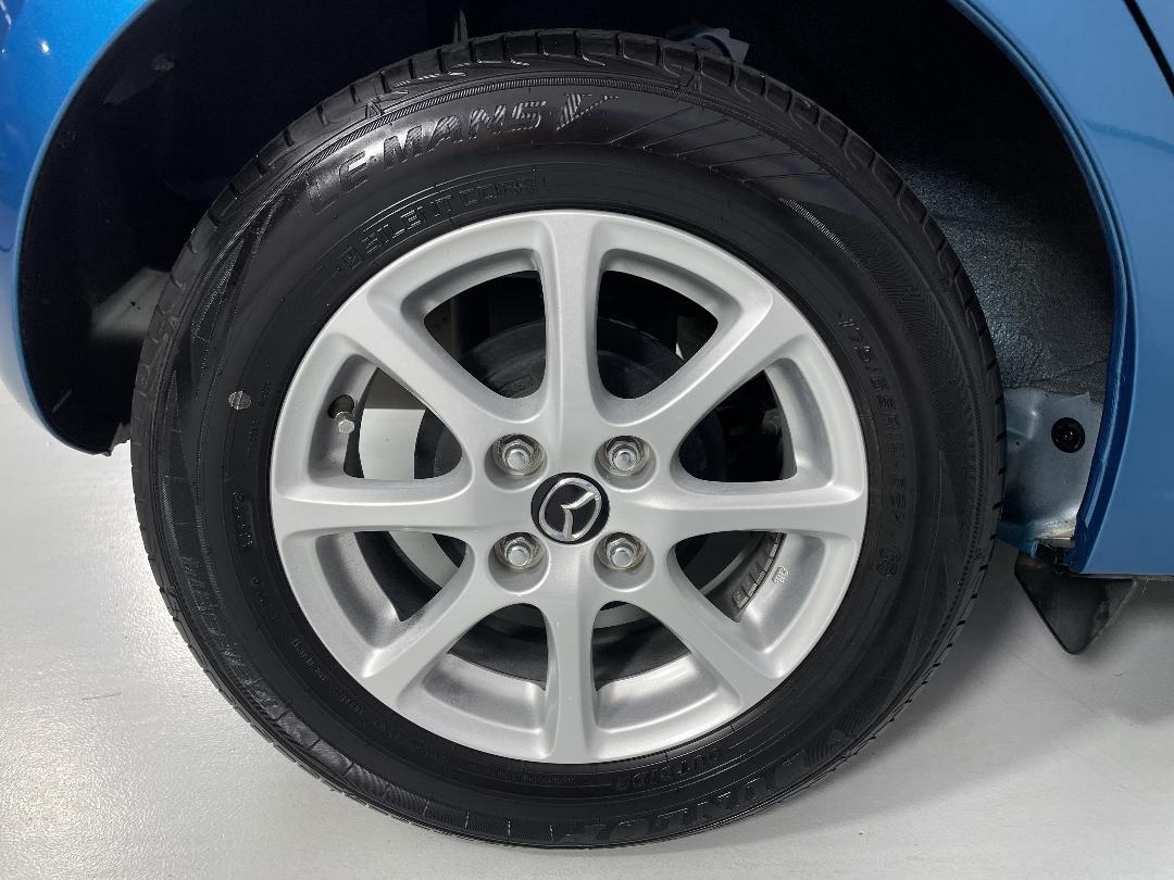 Photo '12' of Mazda Demio Photo '12' of Mazda Demio