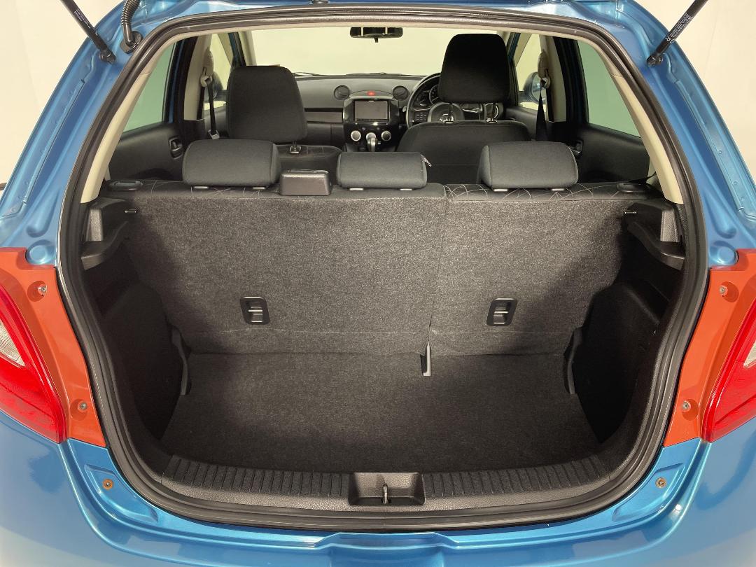 Photo '14' of Mazda Demio Photo '14' of Mazda Demio