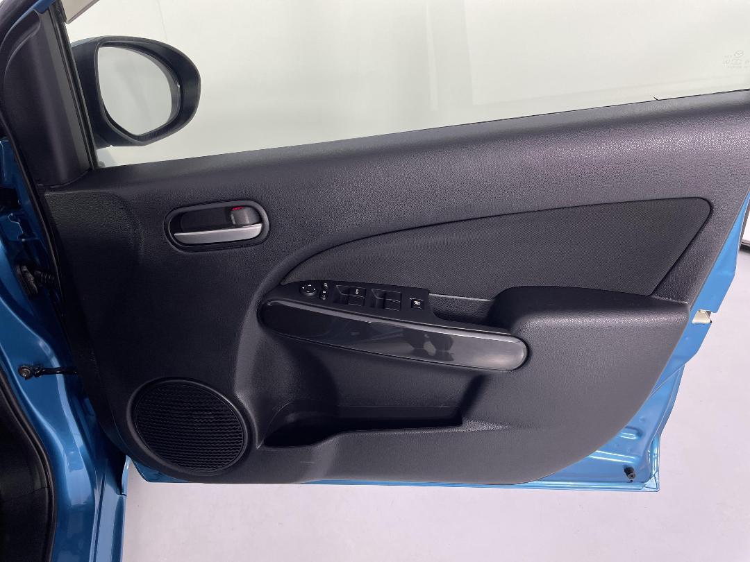 Photo '15' of Mazda Demio Photo '15' of Mazda Demio