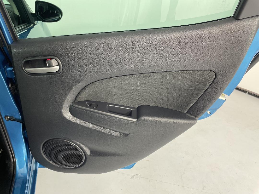 Photo '19' of Mazda Demio Photo '19' of Mazda Demio