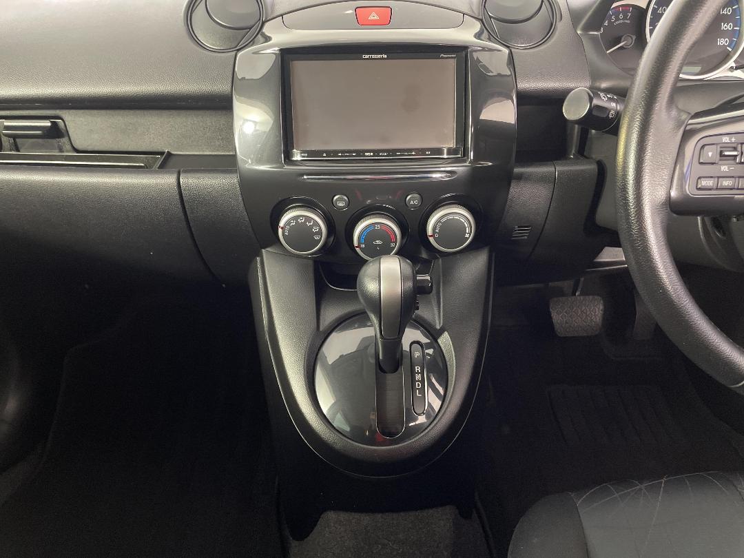 Photo '18' of Mazda Demio Photo '18' of Mazda Demio
