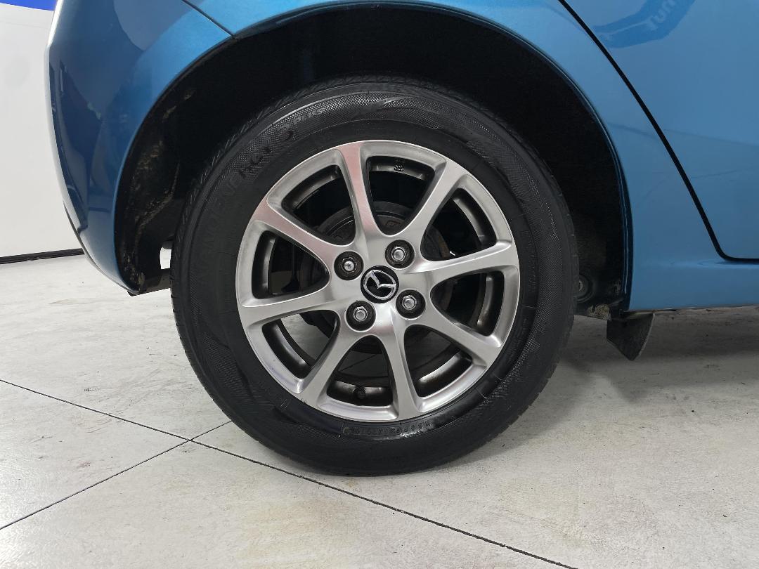 Photo '12' of Mazda Demio Photo '12' of Mazda Demio