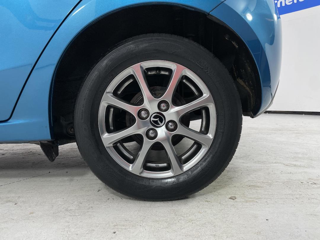 Photo '11' of Mazda Demio Photo '11' of Mazda Demio