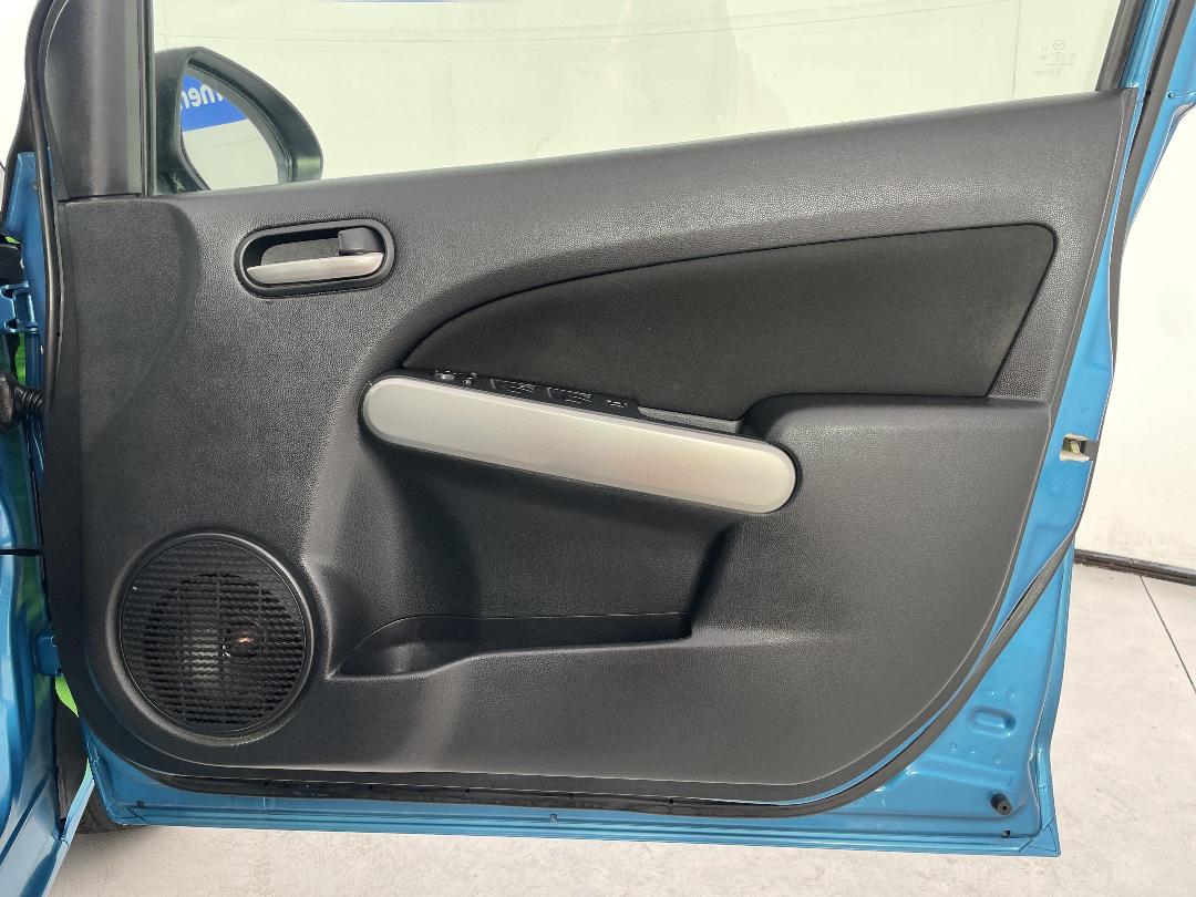 Photo '15' of Mazda Demio Photo '15' of Mazda Demio