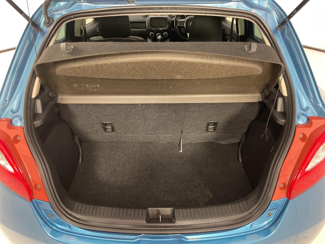 Photo '14' of Mazda Demio Photo '14' of Mazda Demio