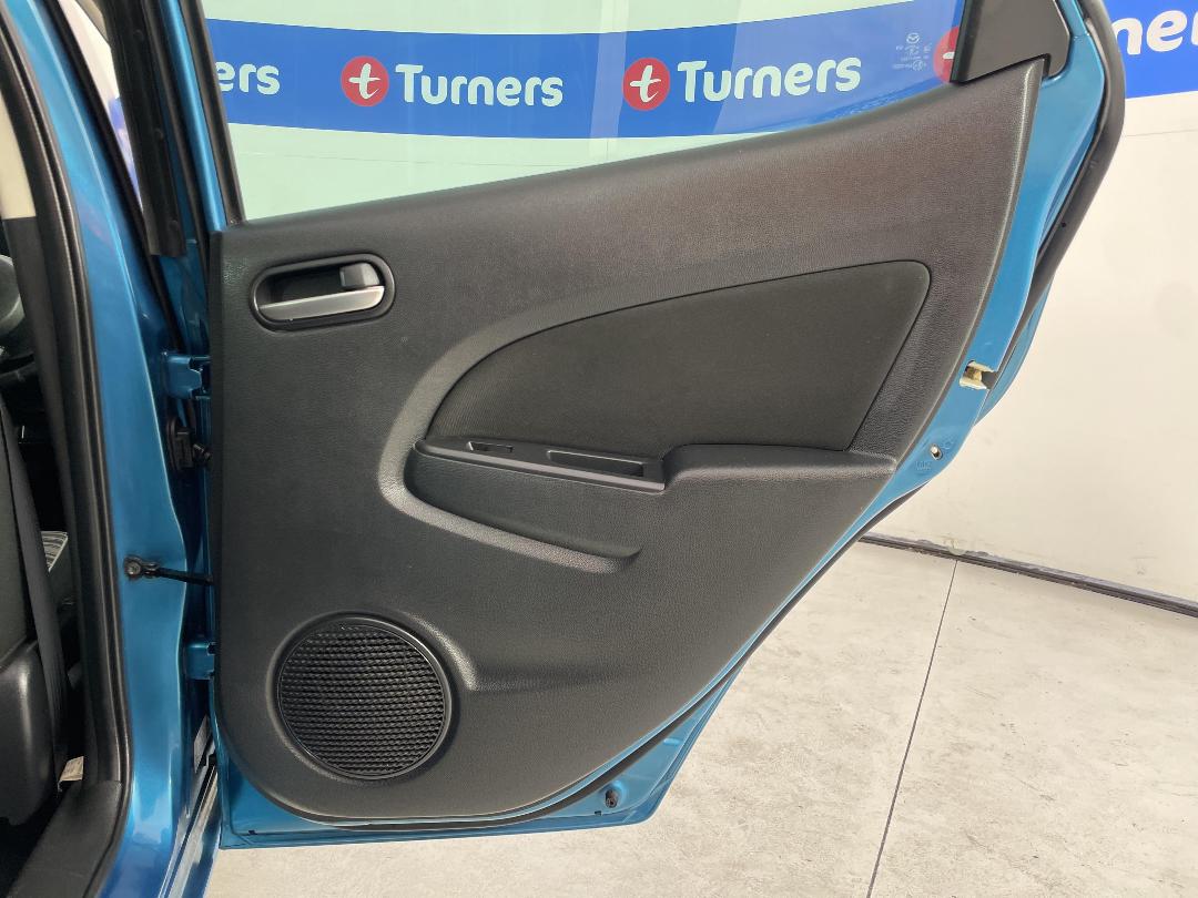 Photo '19' of Mazda Demio Photo '19' of Mazda Demio