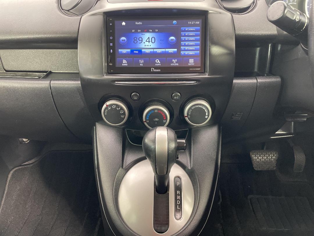 Photo '18' of Mazda Demio Photo '18' of Mazda Demio