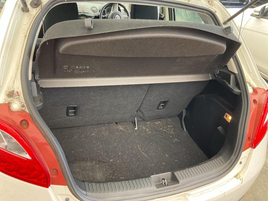 Photo '10' of Mazda Demio Photo '10' of Mazda Demio