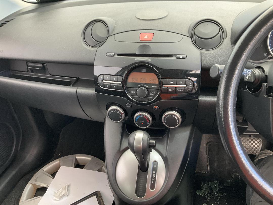 Photo '16' of Mazda Demio Photo '16' of Mazda Demio