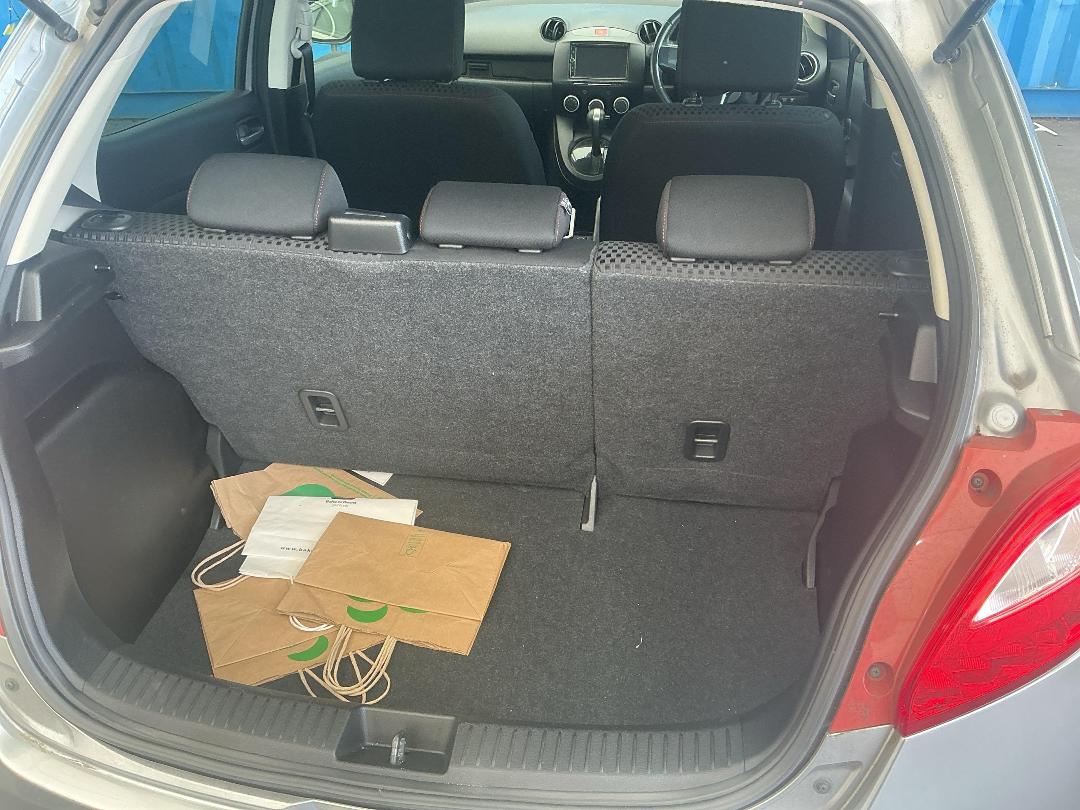 Photo '11' of Mazda Demio Photo '11' of Mazda Demio