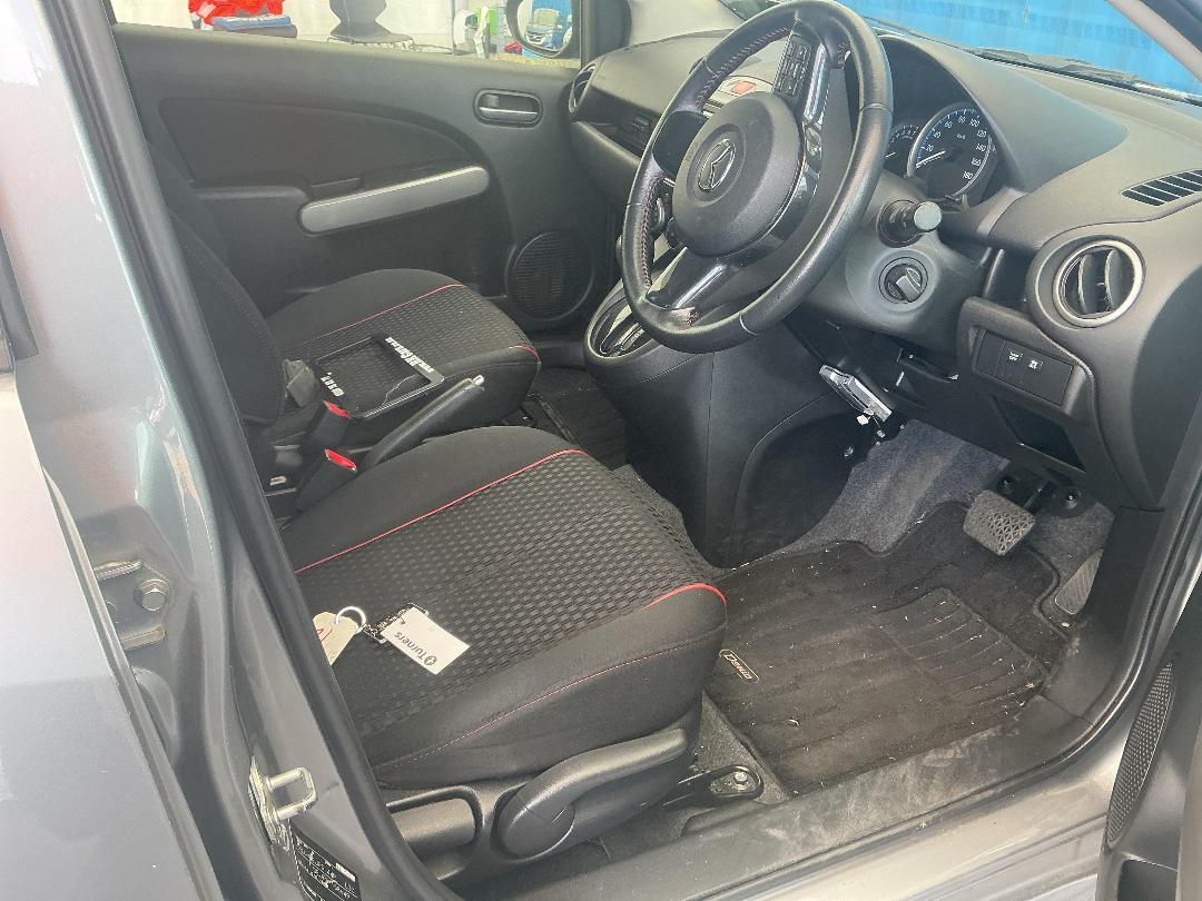 Photo '16' of Mazda Demio Photo '16' of Mazda Demio