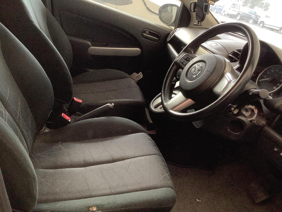 Photo '7' of Mazda Demio