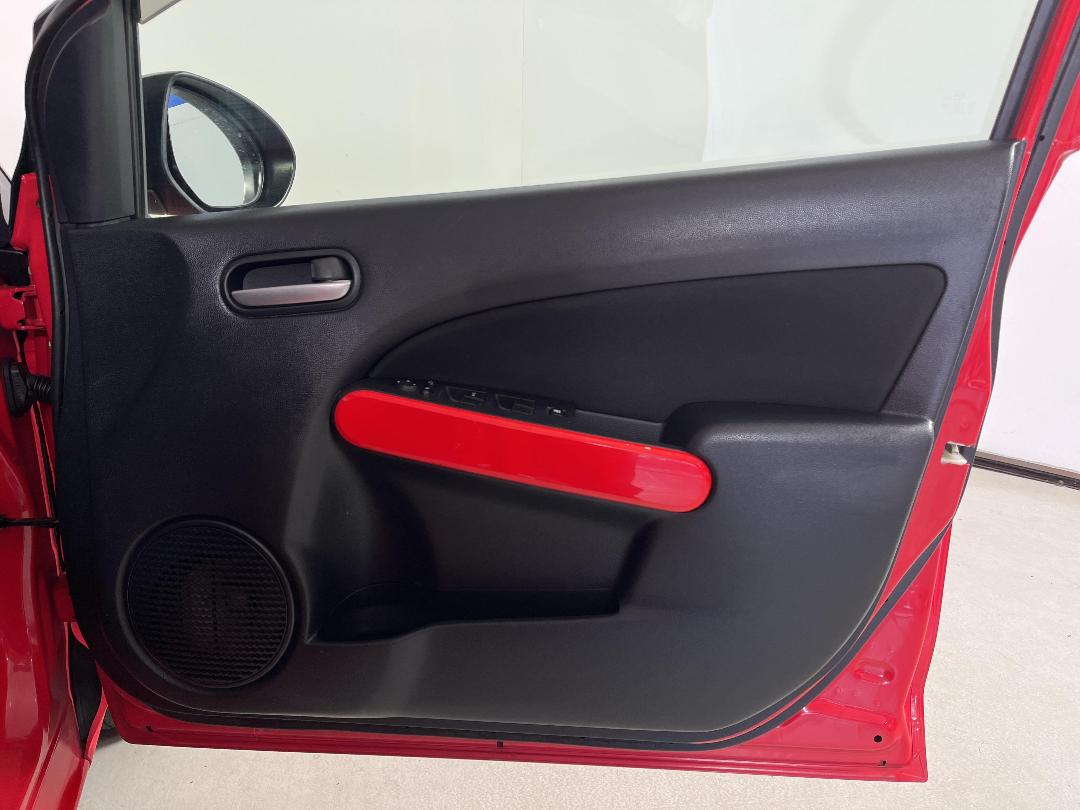 Photo '15' of Mazda Demio