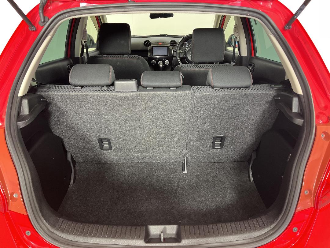 Photo '14' of Mazda Demio