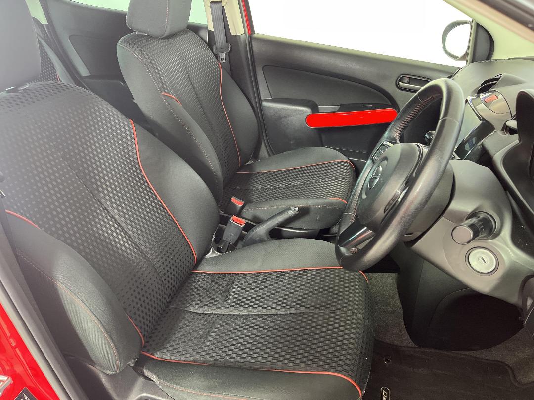 Photo '16' of Mazda Demio