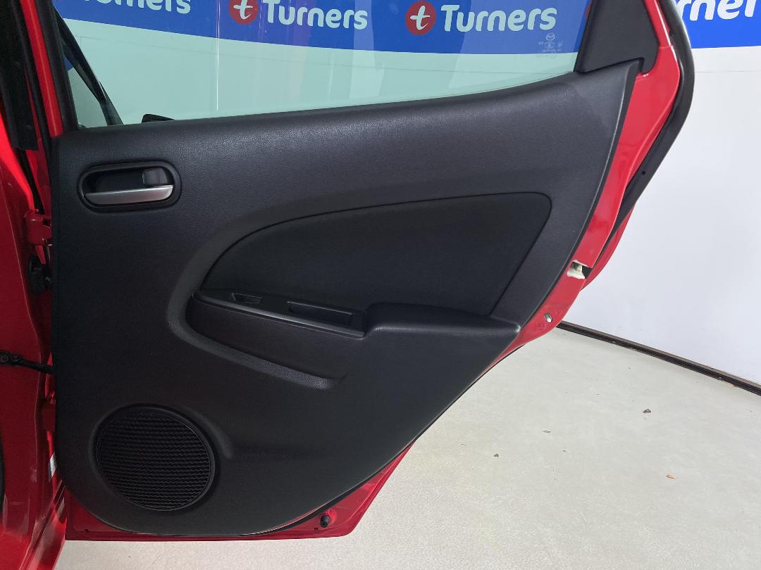 Photo '19' of Mazda Demio