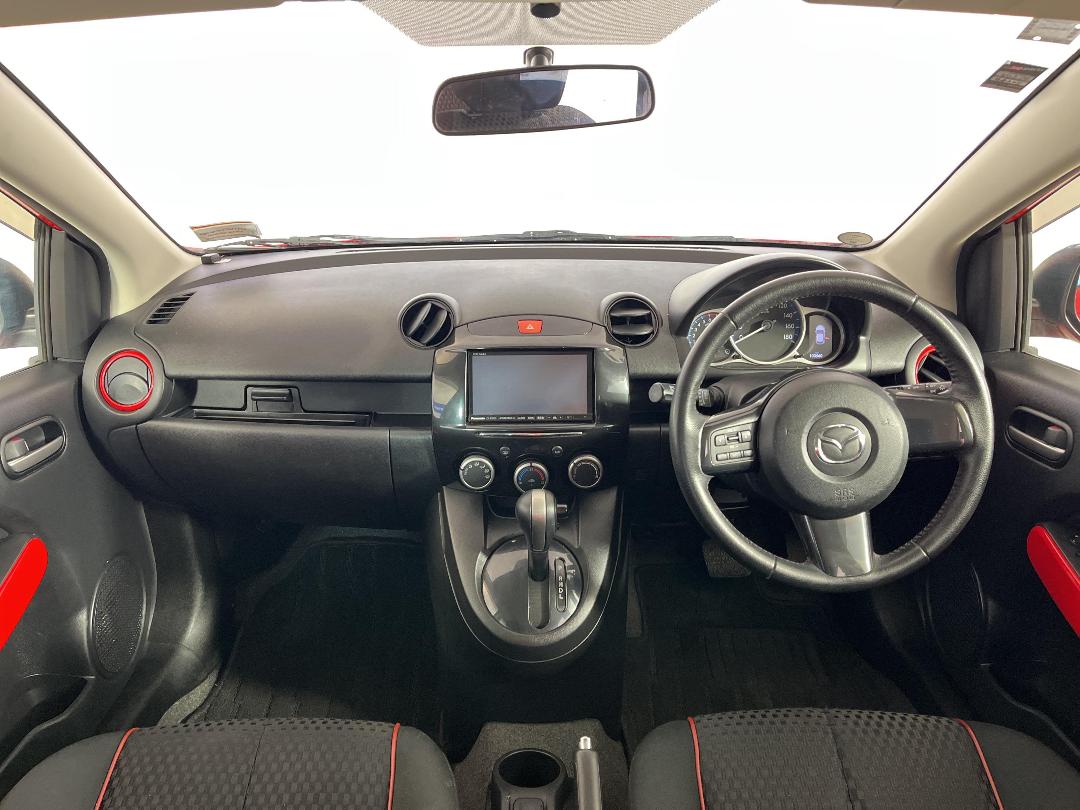 Photo '17' of Mazda Demio