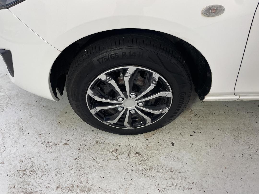 Photo '10' of Mazda Demio Photo '10' of Mazda Demio