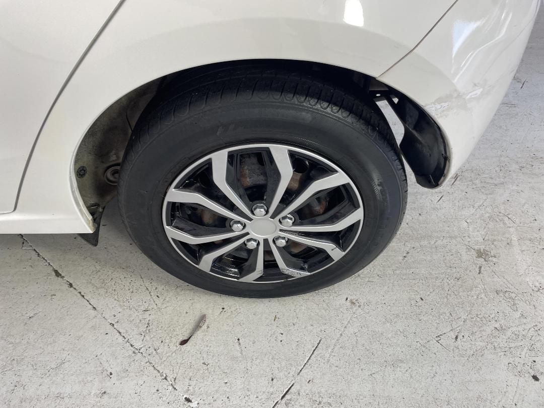 Photo '11' of Mazda Demio Photo '11' of Mazda Demio