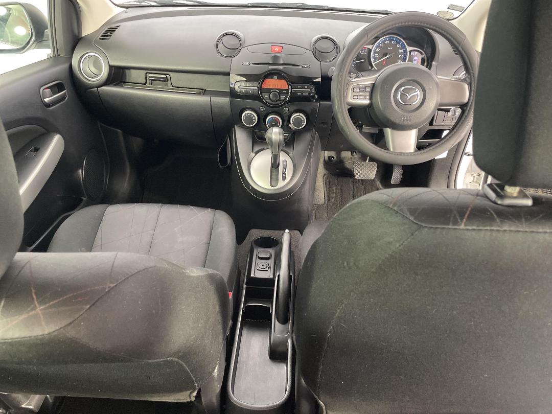 Photo '18' of Mazda Demio Photo '18' of Mazda Demio