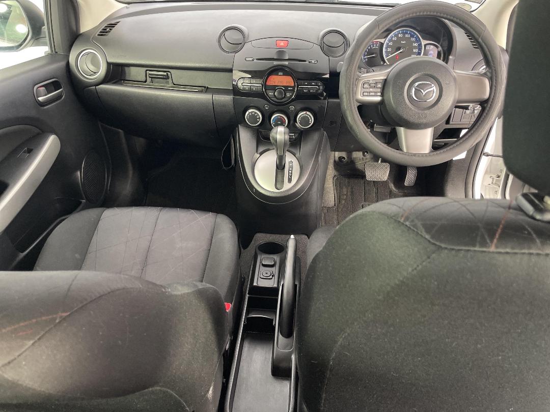 Photo '17' of Mazda Demio Photo '17' of Mazda Demio