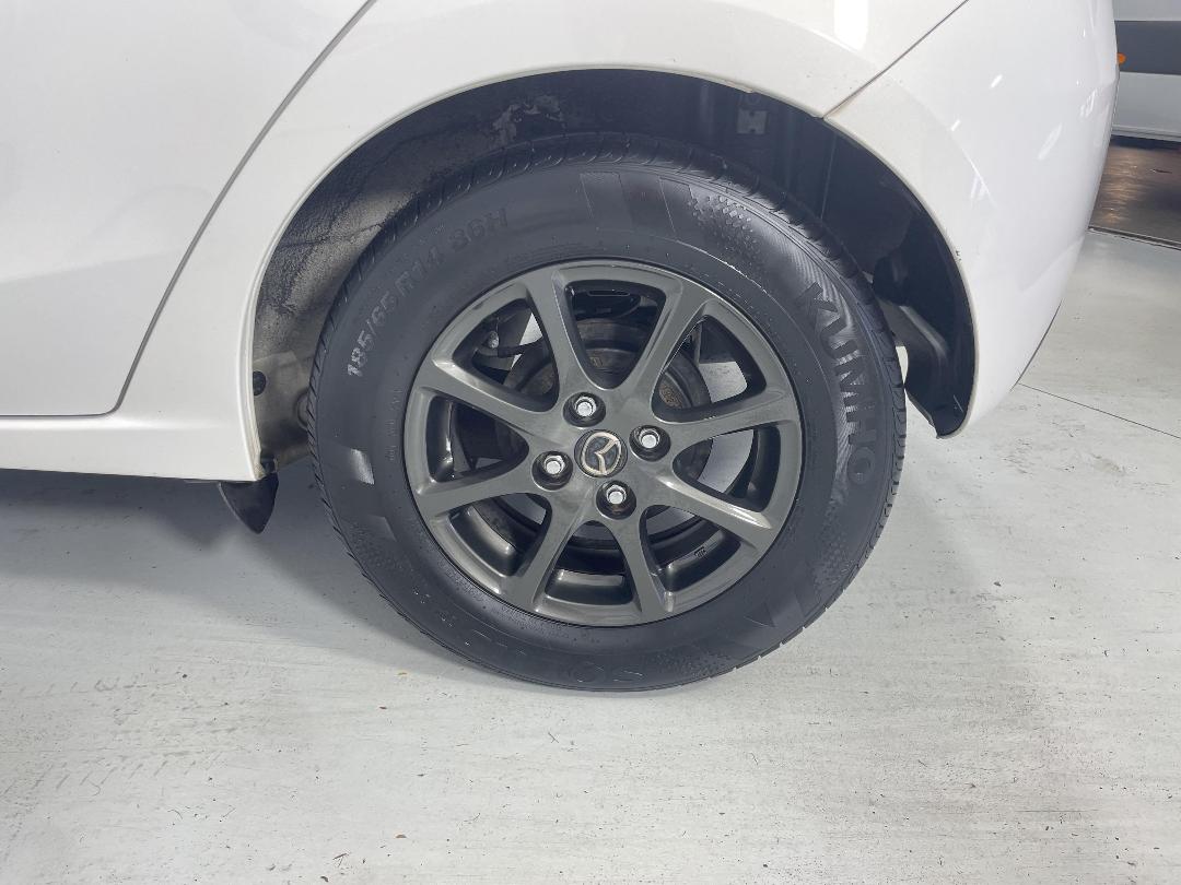 Photo '11' of Mazda Demio