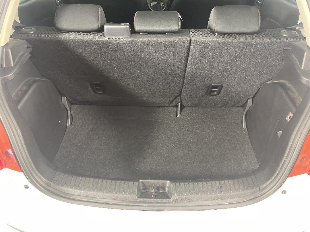 Photo '14' of Mazda Demio