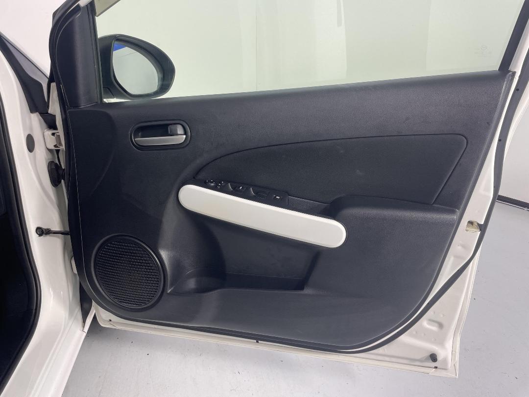 Photo '15' of Mazda Demio