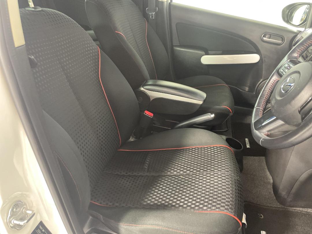 Photo '16' of Mazda Demio