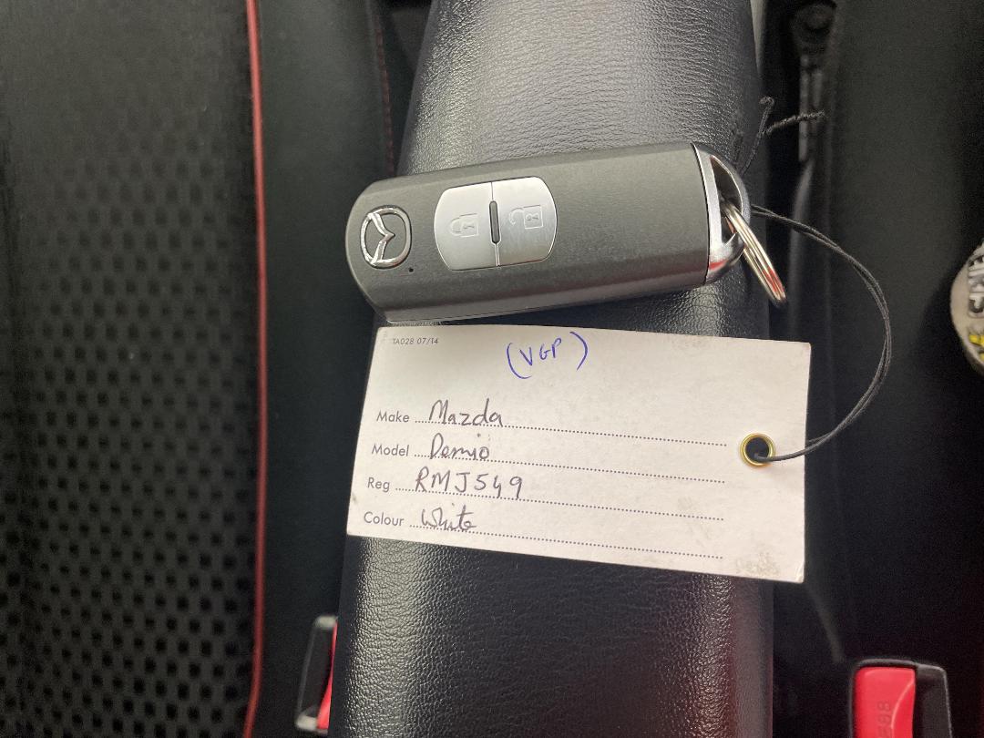 Photo '22' of Mazda Demio