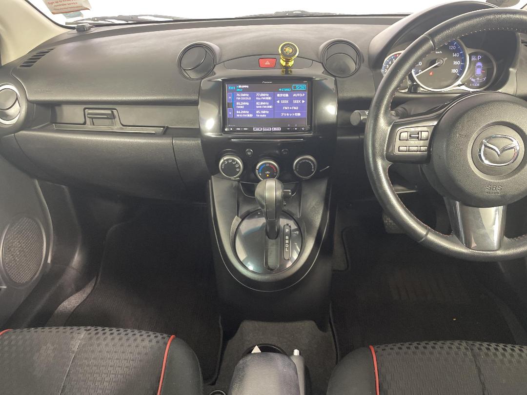 Photo '18' of Mazda Demio