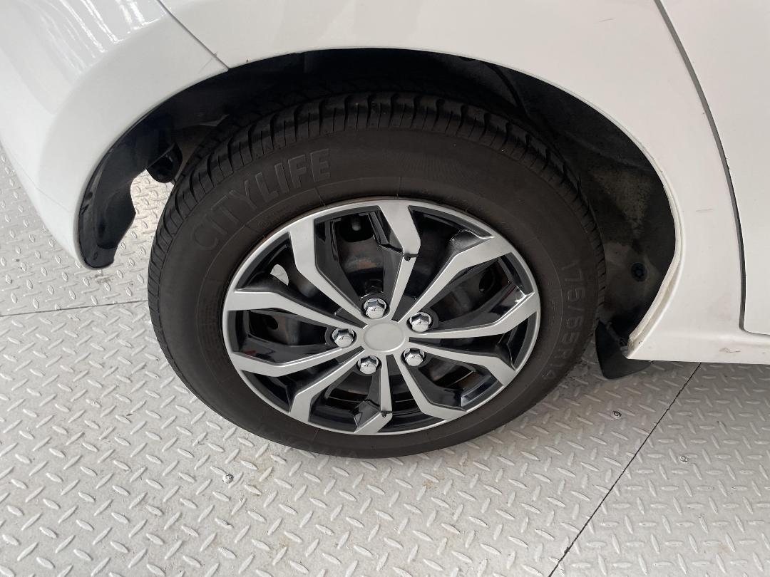 Photo '12' of Mazda Demio