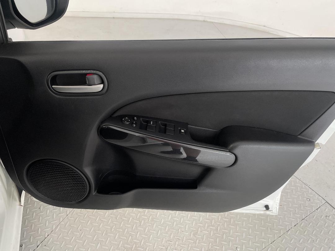 Photo '15' of Mazda Demio