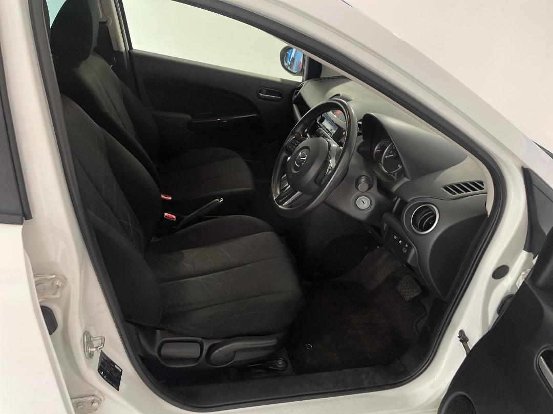 Photo '16' of Mazda Demio