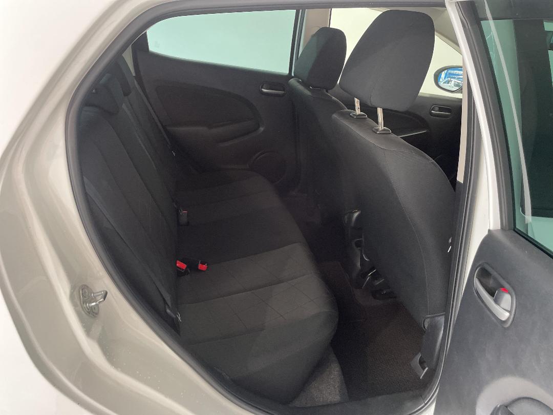 Photo '20' of Mazda Demio