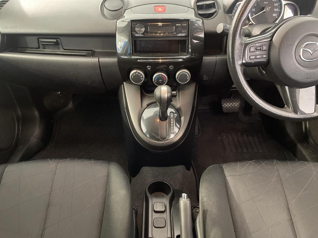 Photo '18' of Mazda Demio