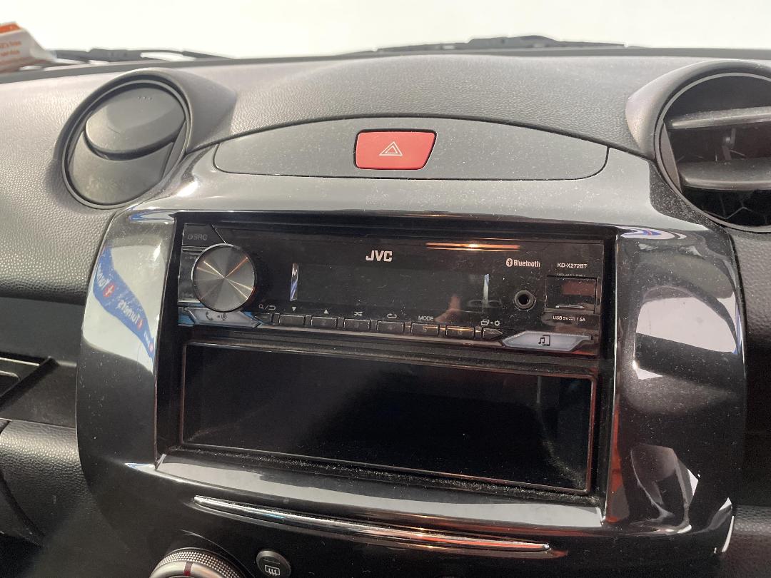 Photo '27' of Mazda Demio