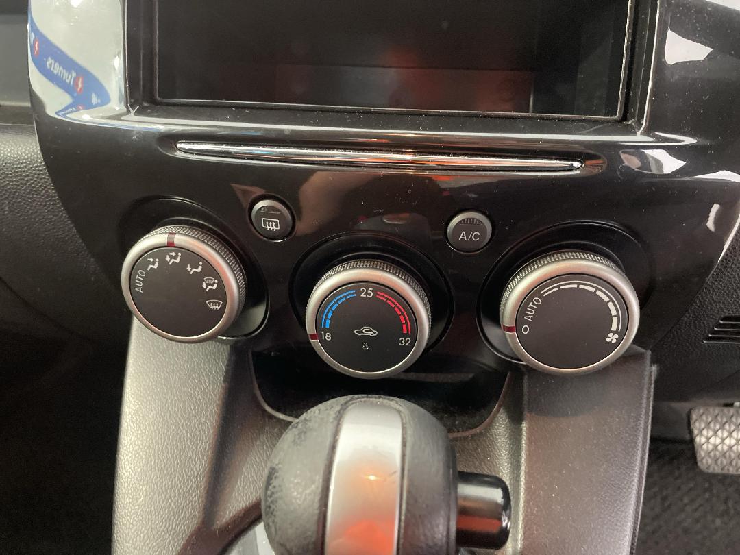 Photo '28' of Mazda Demio