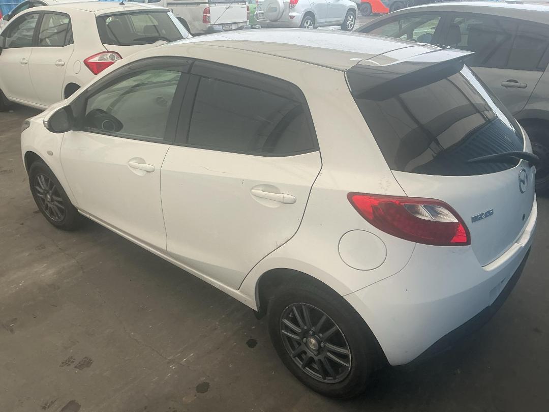 Photo '8' of Mazda Demio Photo '8' of Mazda Demio