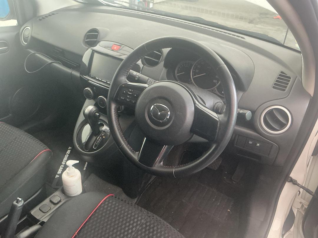 Photo '20' of Mazda Demio Photo '20' of Mazda Demio