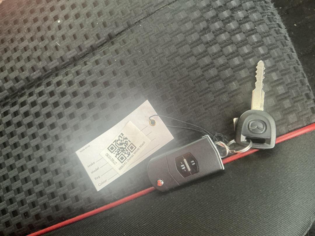 Photo '18' of Mazda Demio Photo '18' of Mazda Demio