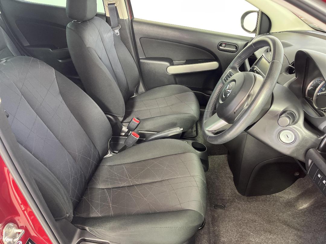 Photo '16' of Mazda Demio Photo '16' of Mazda Demio