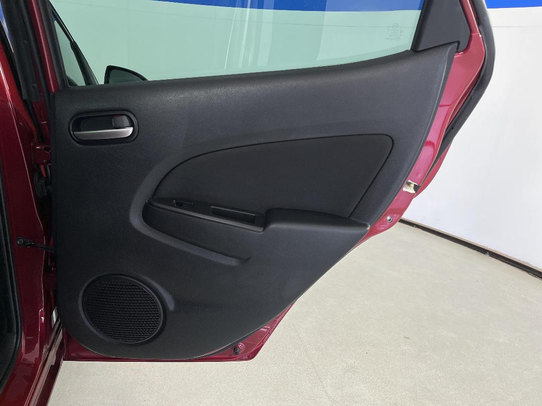 Photo '19' of Mazda Demio Photo '19' of Mazda Demio