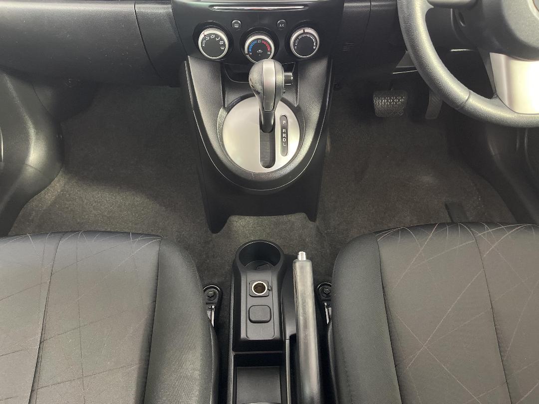 Photo '18' of Mazda Demio Photo '18' of Mazda Demio