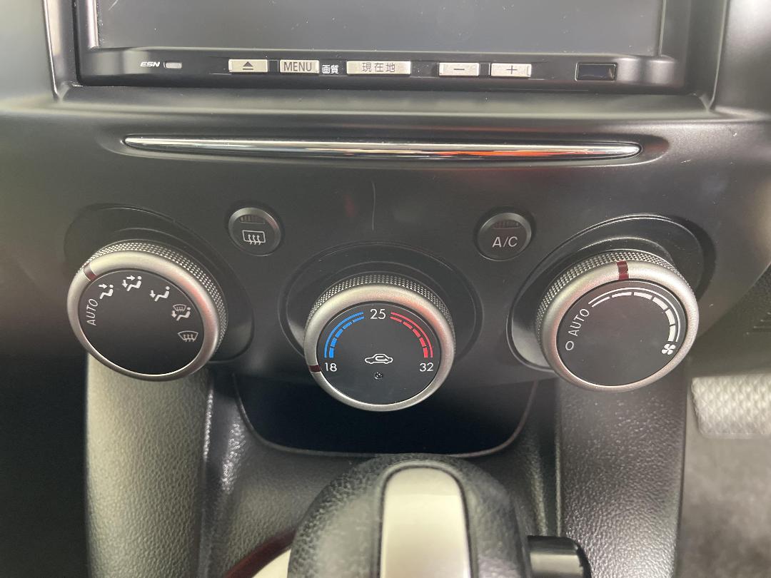 Photo '23' of Mazda Demio Photo '23' of Mazda Demio