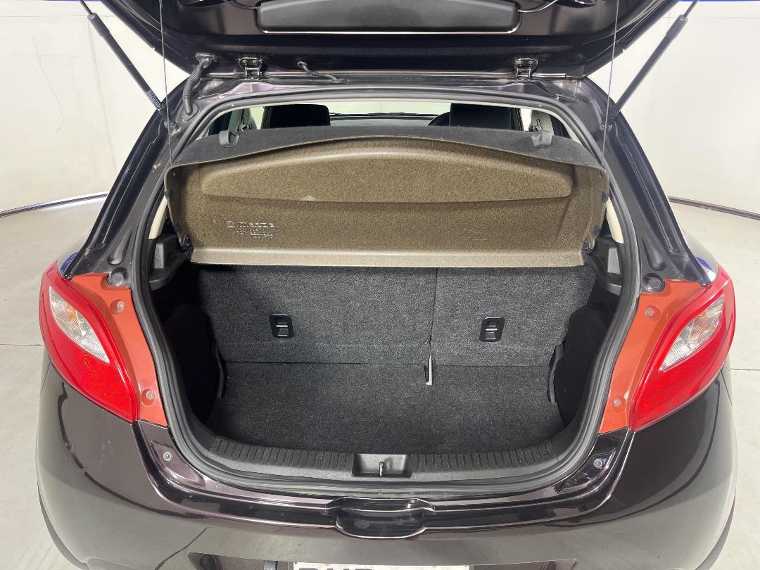 Photo '14' of Mazda Demio