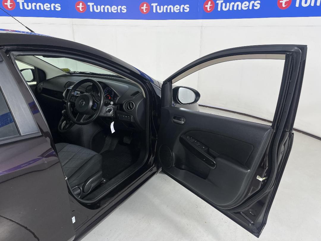 Photo '15' of Mazda Demio